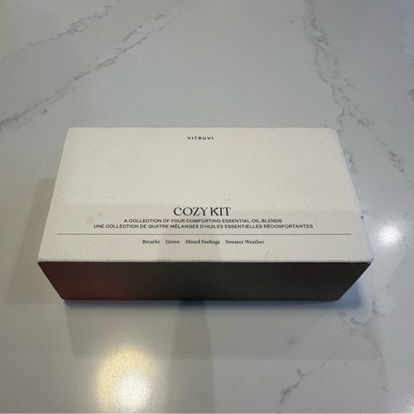 Set of 4 Vitruvi Cozy oils for diffuser. - Picture 4 of 4